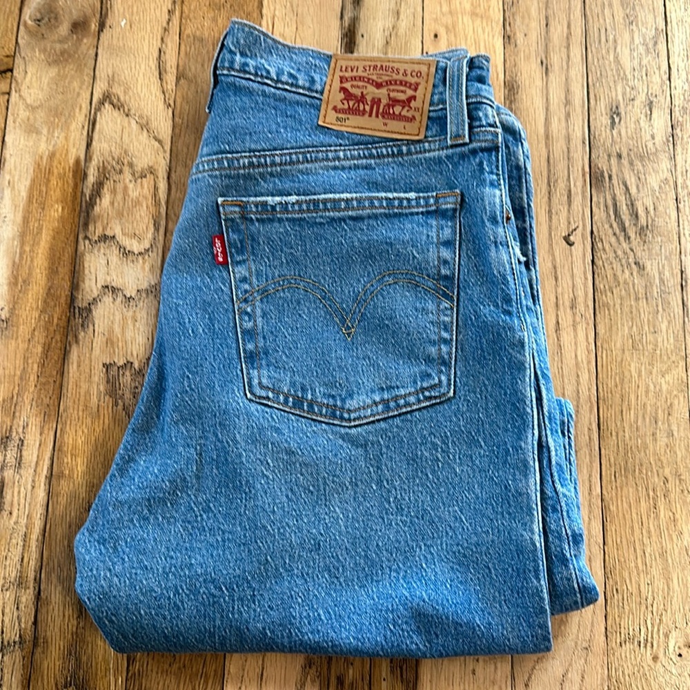 Levi jeans size 28/30